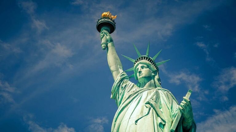 Comparing City Tour Tickets: Bus Tours, Walking Tours, and More